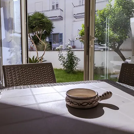 A Due Passi Dal Centro Panzió 3*