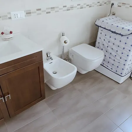 A Due Passi Dal Centro فندق مبيت وإفطار ألبيروبيللو