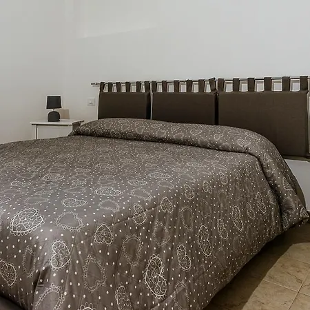 فندق مبيت وإفطار A Due Passi Dal Centro 3*